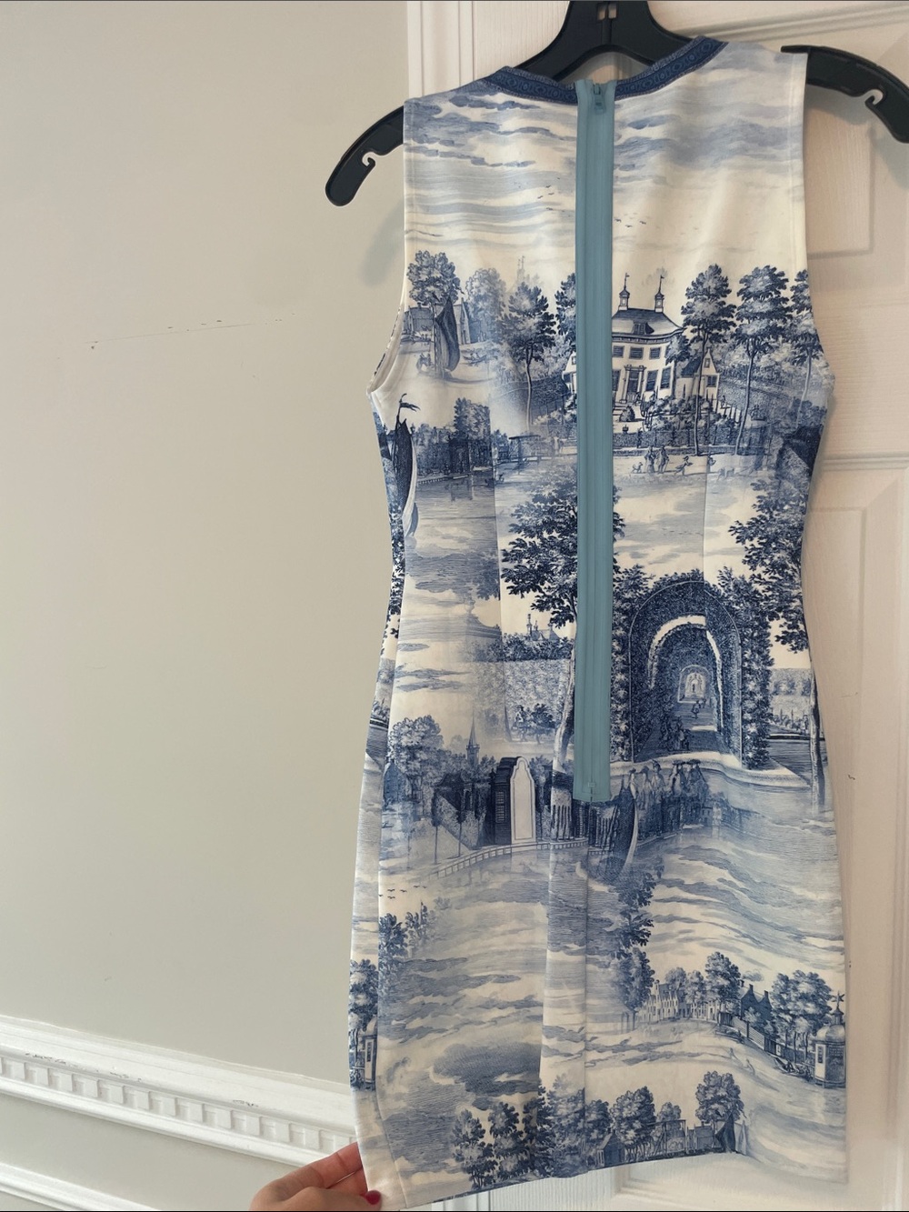 Alice + Olivia Blue and White Scenic Mini Dress - Picture 9 of 9